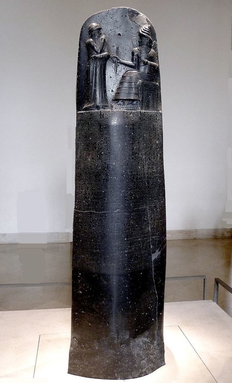 800px-P1050763_Louvre_code_Hammurabi_face_rwk.JPG